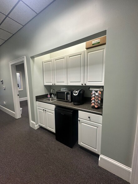 More Photos Of 1316 Commerce Dr, New Bern Office For Sale