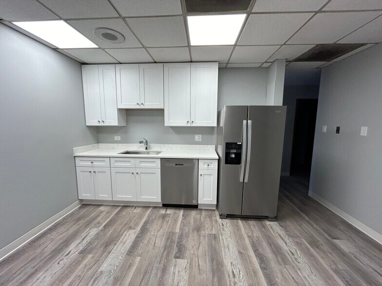 More Photos Of 3449-3469 N Elston Ave, Chicago Warehouse For Lease