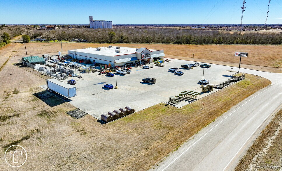 More Photos Of 400 Us Highway 59 S, Edna Freestanding For Sale