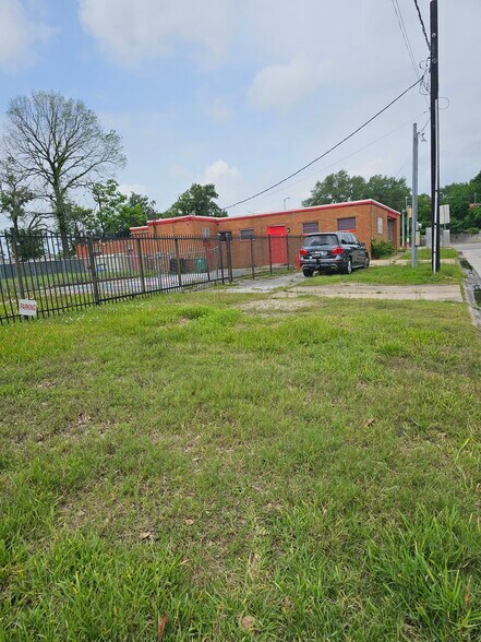 More Photos Of 5115-5123 Martin Luther King Jr Blvd, Houston Daycare Center For Lease