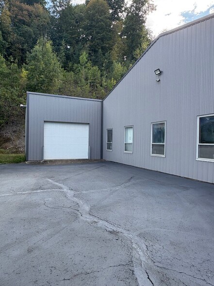 More Photos Of 4388 Gibsonia Rd, Gibsonia Warehouse For Lease
