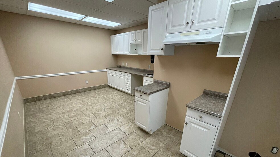 More Photos Of 79 Eagle Dr, Winnipeg Industrial For Lease