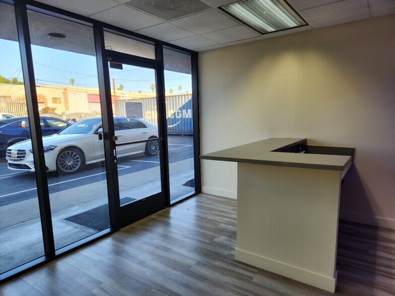 More Photos Of 14942 Delano St, Van Nuys Warehouse For Lease