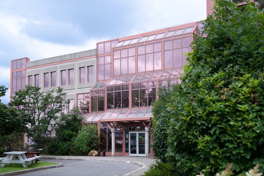 Primary Photo Of 7405 Rte Transcanadienne, Montréal Office For Lease
