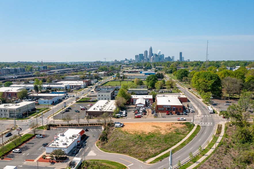 More Photos Of 127 W 28th St, Charlotte Warehouse For Lease