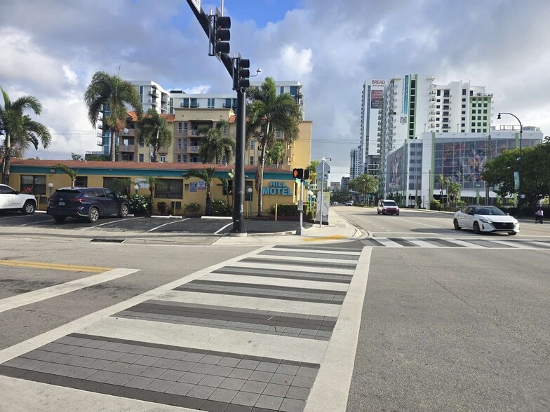 More Photos Of 418 S Federal Hwy, Hollywood Hotel For Sale