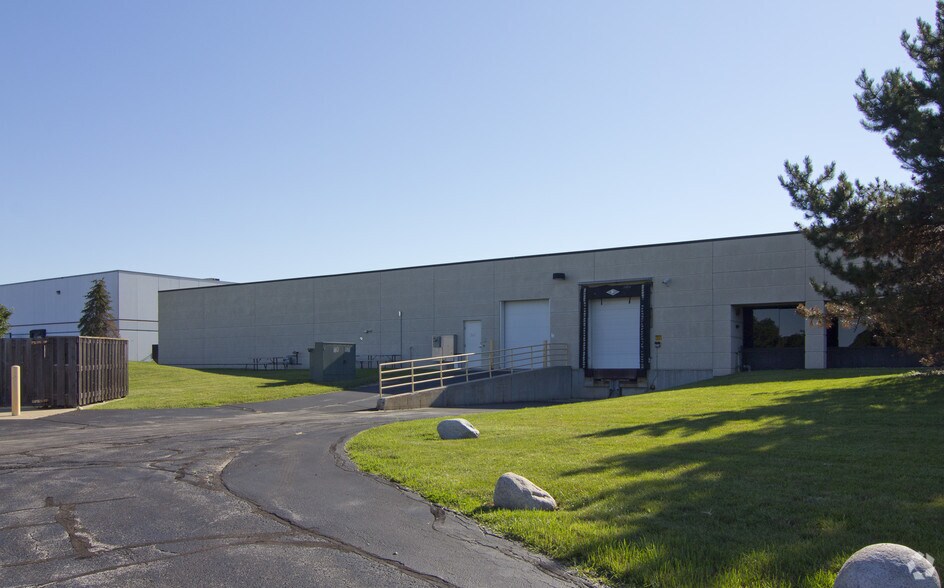 More Photos Of N25W23050 Paul Rd, Pewaukee Flex For Sale