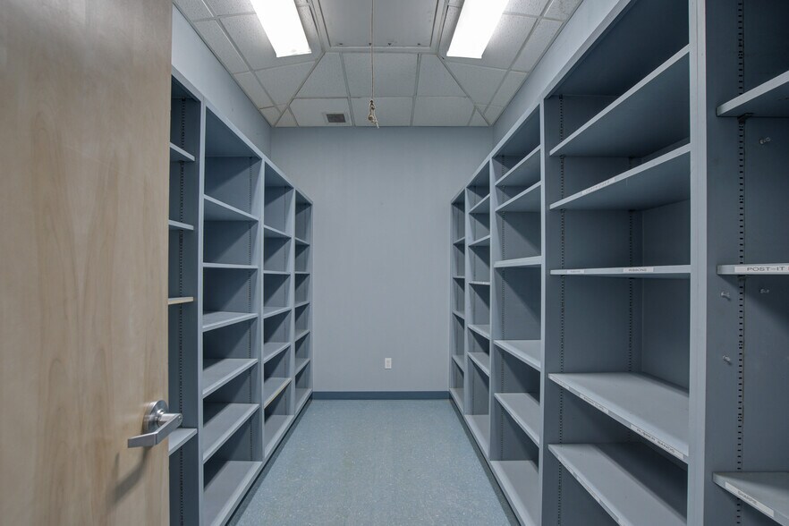 More Photos Of 4210 E Main Ave, Alton Office For Sale