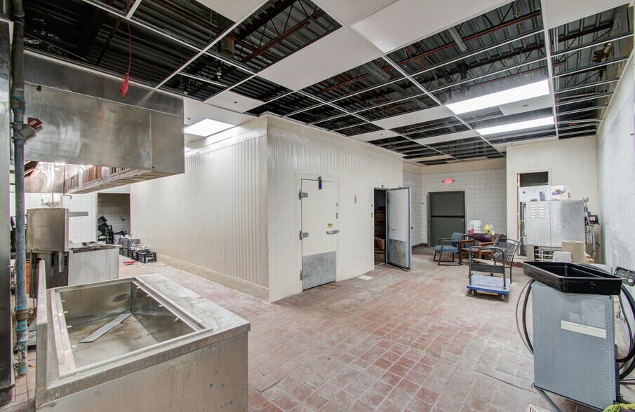 More Photos Of 2103 Cypress Creek Pky, Houston Bar For Sale