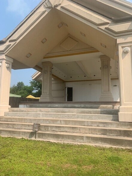 More Photos Of 8627 Watson Rd, Saint Louis Freestanding For Sale