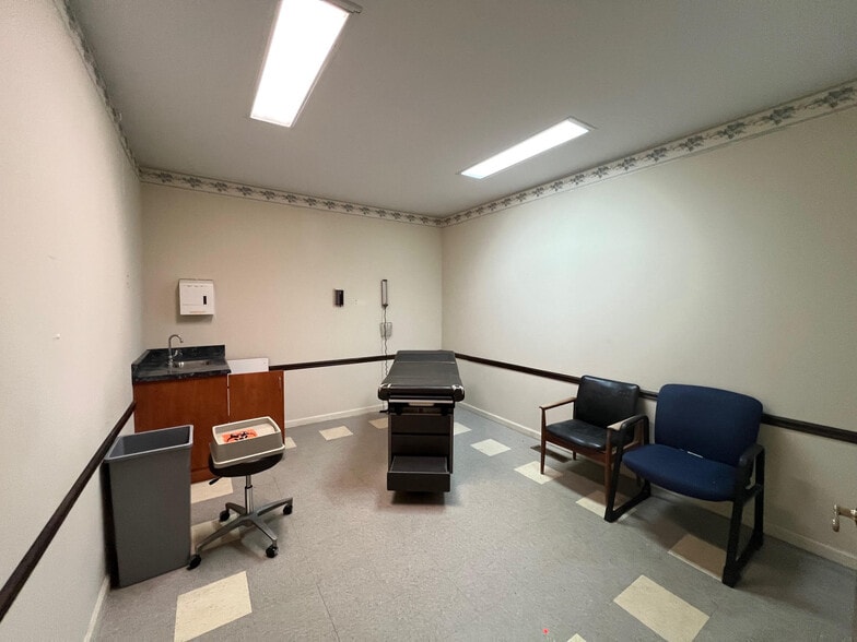 More Photos Of 1075 Cornwall drive dr, Madison Office For Sale