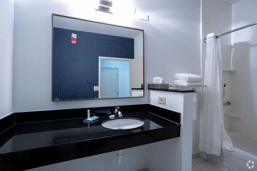 More Photos Of 2400 W Sam Houston Pky S, Houston Hotel For Sale