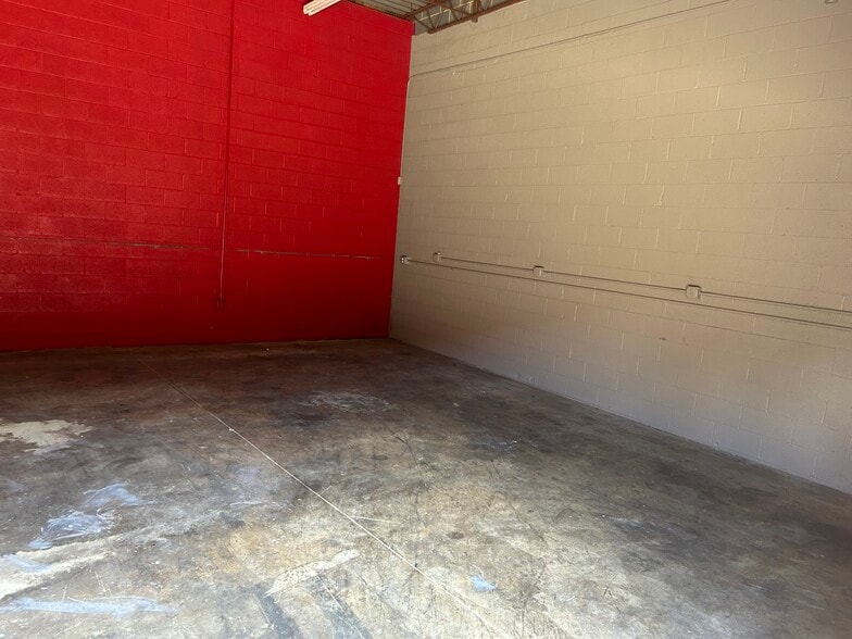 More Photos Of 4711 Nations Crossing Rd, Charlotte Warehouse For Lease