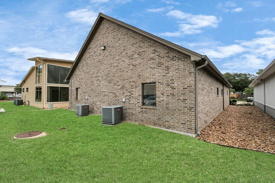 More Photos Of 620 S Peek Rd, Katy Medical For Sale
