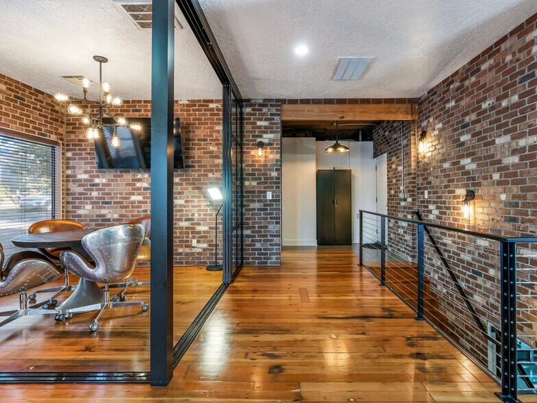 More Photos Of 2917 Washington St, Vancouver Storefront Retail Office For Sale