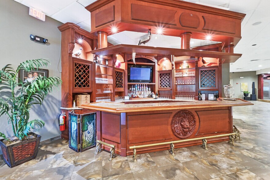 More Photos Of 4351 NE 12th Ter, Oakland Park Restaurant For Sale