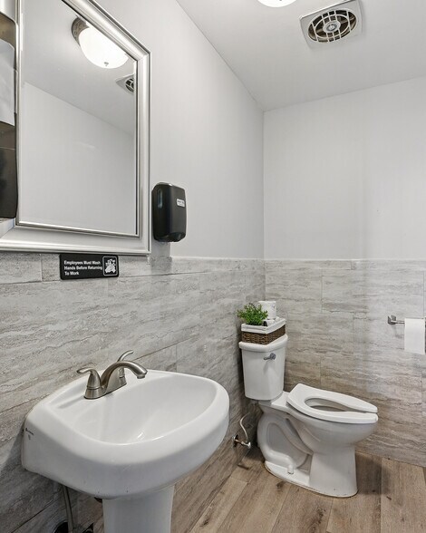 More Photos Of 91 E Main St, Bicknell Hotel For Sale