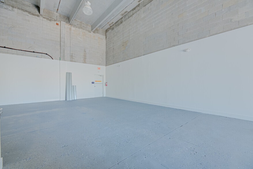 More Photos Of 3300 NW 112th Ave, Miami Light Manufacturing For Lease