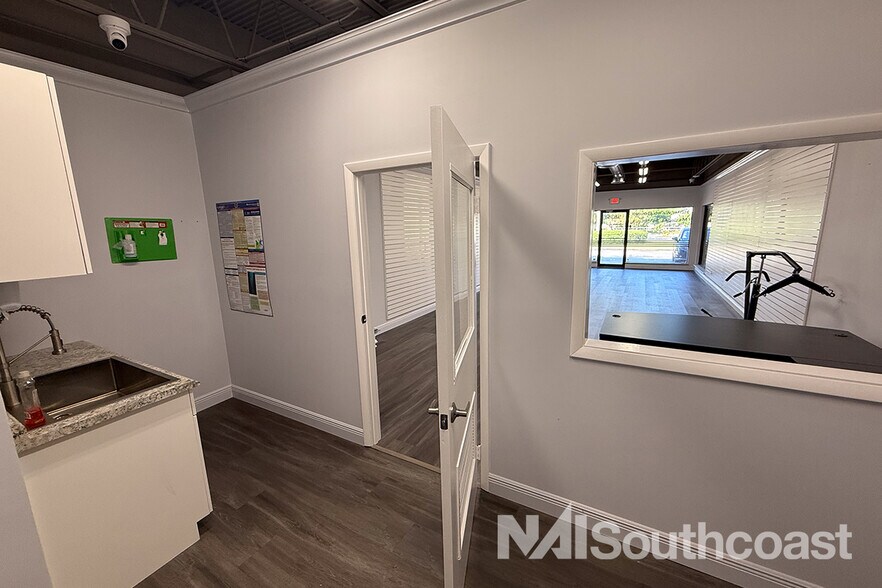 More Photos Of 3800 SE Dixie Hwy, Stuart Unknown For Lease