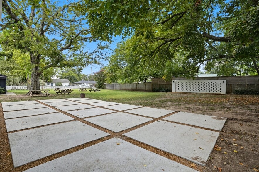 More Photos Of 924 S Main St, Broken Arrow Showroom For Sale