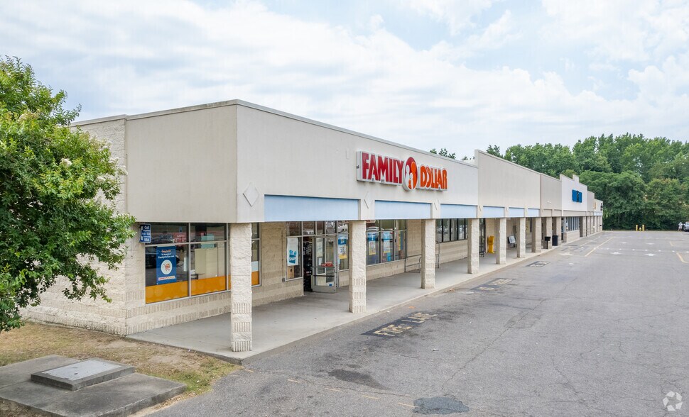 More Photos Of 1100-1116 Aberdeen Rd, Laurinburg Storefront For Lease