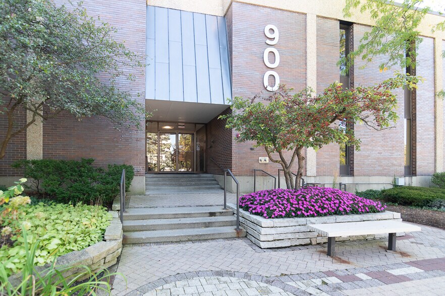 More Photos Of 900 Skokie Blvd, Northbrook Unknown For Lease