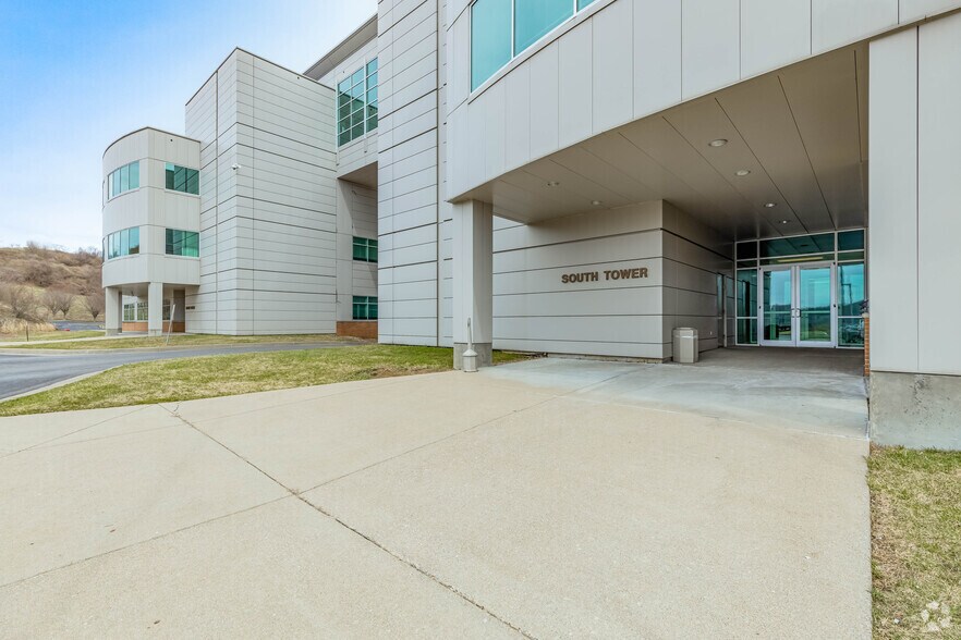 More Photos Of 5000 NASA Blvd, Fairmont Office For Lease