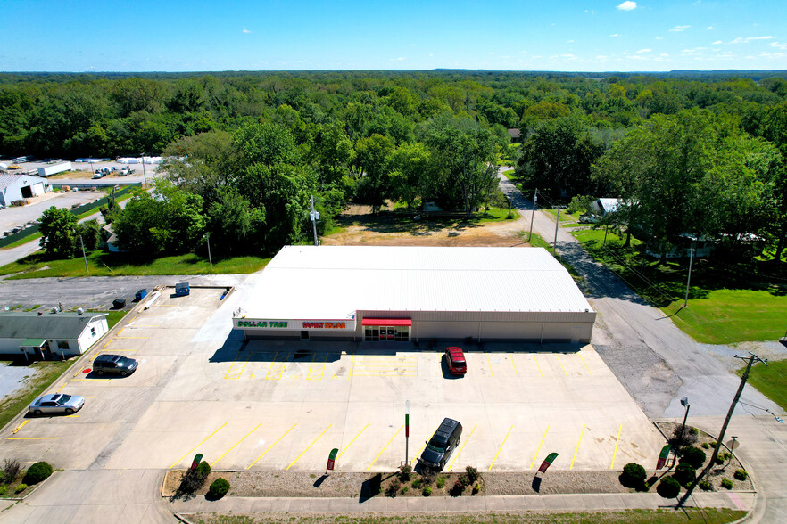 Primary Photo Of 709 N Court St, Grayville Freestanding For Sale