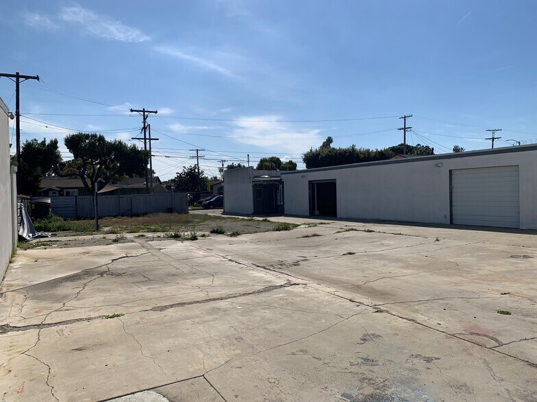 More Photos Of 2915-2919 Southwest Dr, Los Angeles Warehouse For Lease