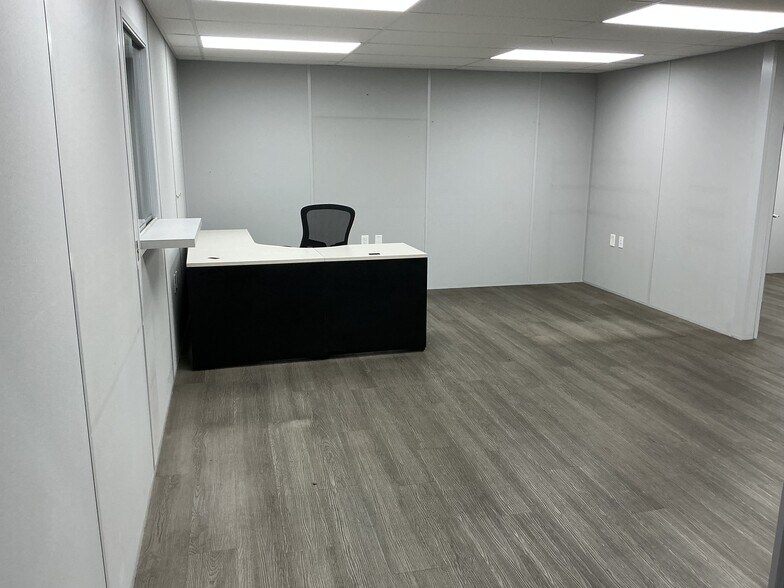 More Photos Of 1750 Airport West Rd, Mansfield Distribution For Lease