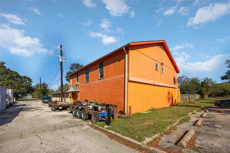 More Photos Of 5208 Noble St, Houston Specialty For Sale