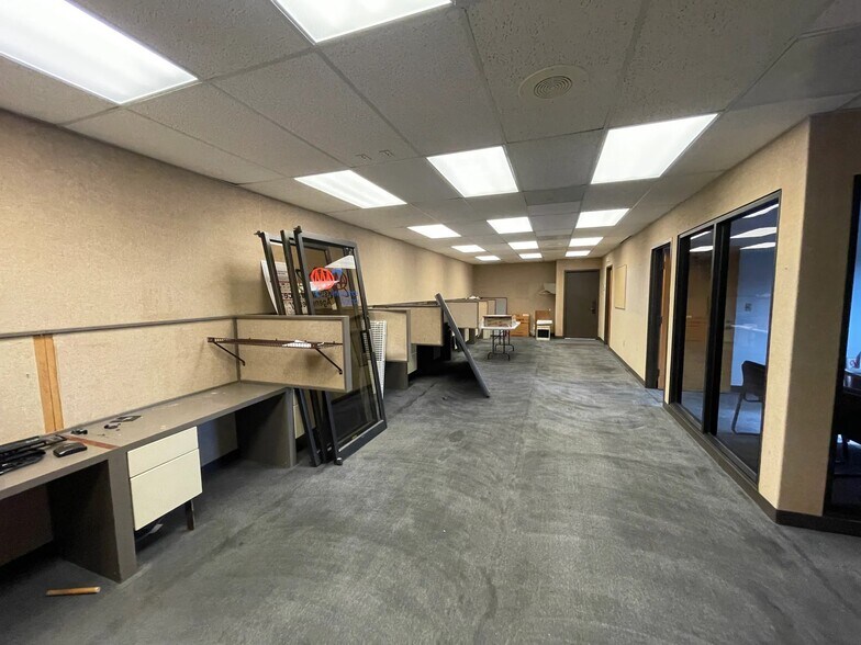 More Photos Of 2100 S Tamiami Trl, Venice Office For Lease