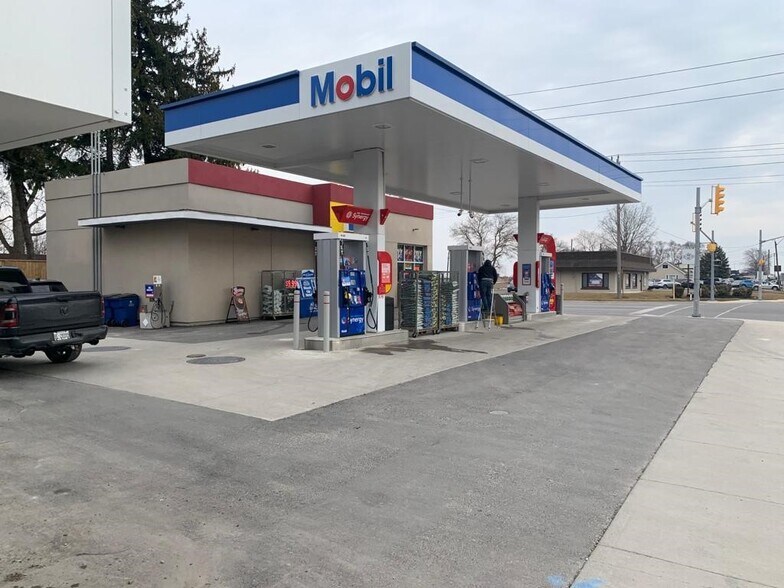 Primary Photo Of 789 Murray St, Wallaceburg Service Station For Sale