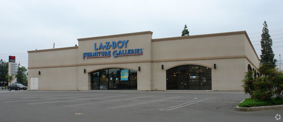 More Photos Of 19478 Nordhoff St, Northridge Freestanding For Sale