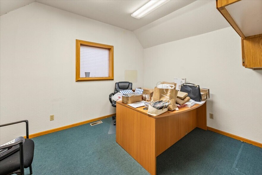 More Photos Of 41609 Big Bear Blvd, Big Bear Lake Office For Sale