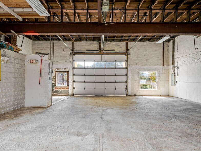 More Photos Of 13 Central Ave, Weaverville Freestanding For Lease