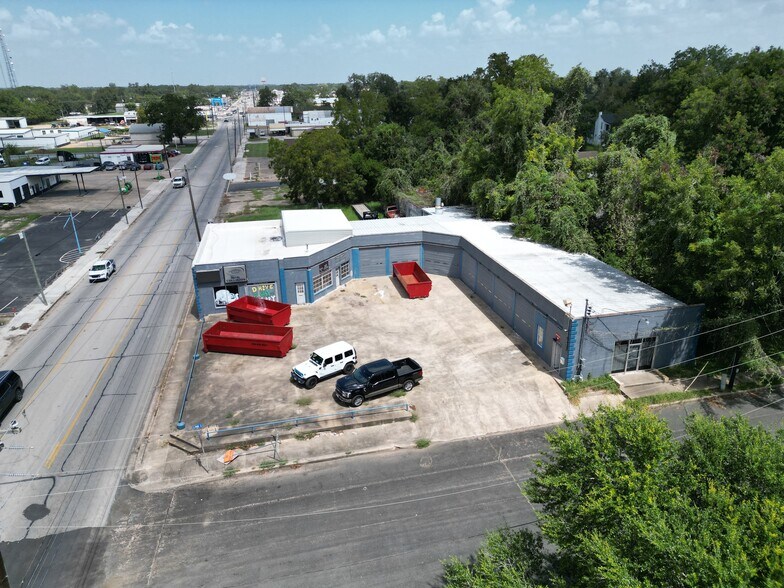 More Photos Of 606 N Richmond Rd, Wharton Storefront For Sale