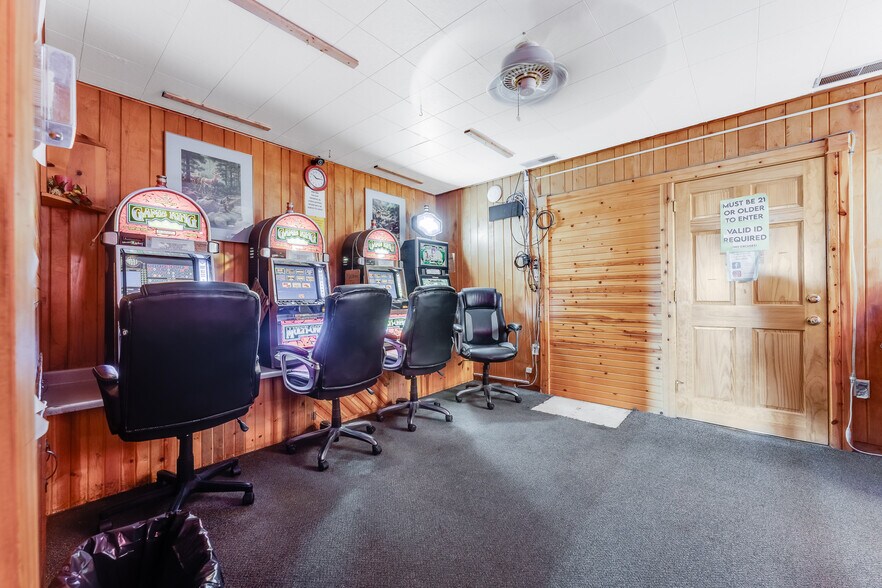 More Photos Of 21507 Seneca Trl, Marlinton Hotel For Sale