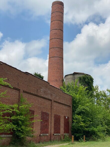 More Photos Of 520 Reese St, Emporia Warehouse For Sale