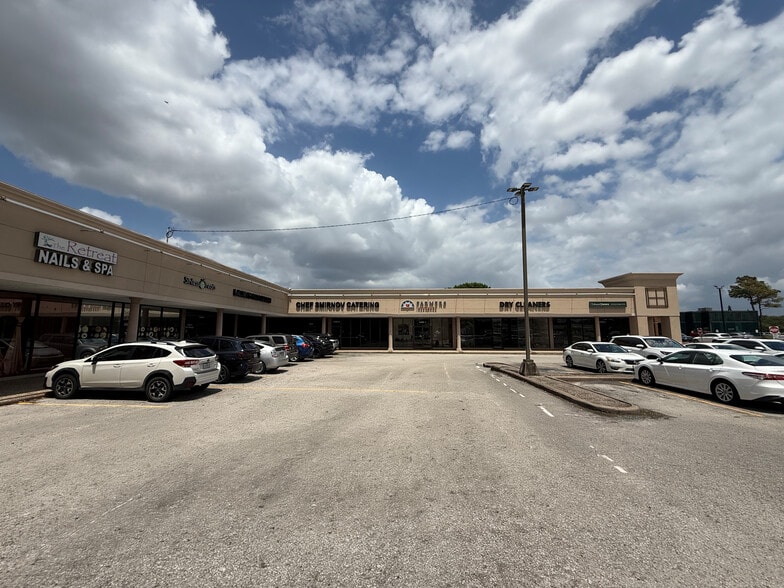 More Photos Of 5400 Bellaire Blvd, Bellaire Storefront For Lease