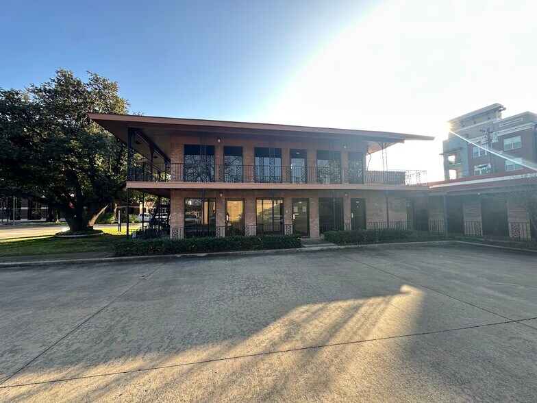 More Photos Of 12803 Demetra Dr, Farmers Branch Office Residential For Lease