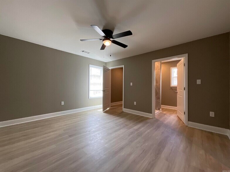 More Photos Of 405 & 407 E Center Street, Jacksonville Specialty For Sale