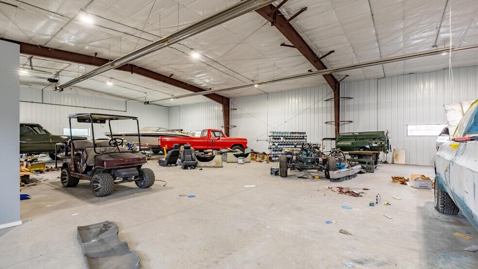 More Photos Of 528 Blackburn St, Cody Auto Repair For Sale