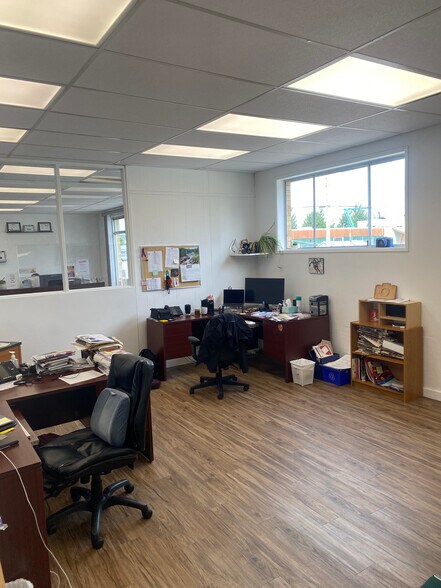 More Photos Of 4918 Napier St, Port Alberni Flex For Sale