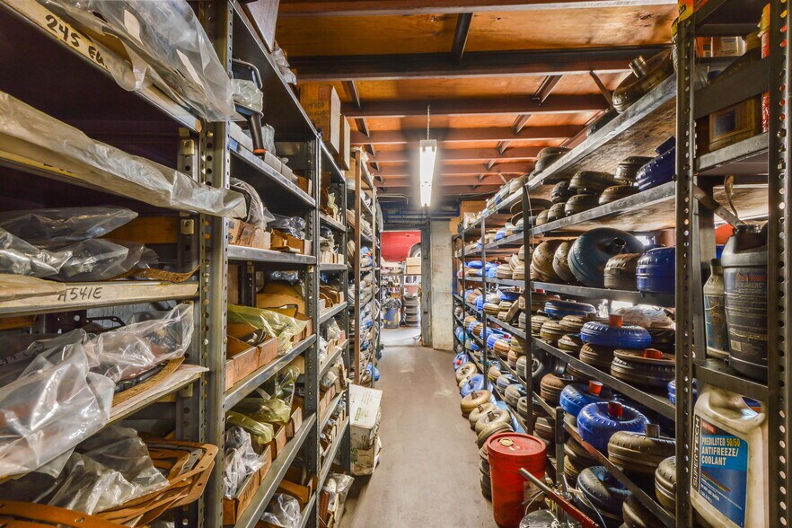 More Photos Of 347 Dartmouth St, New Bedford Auto Repair For Sale