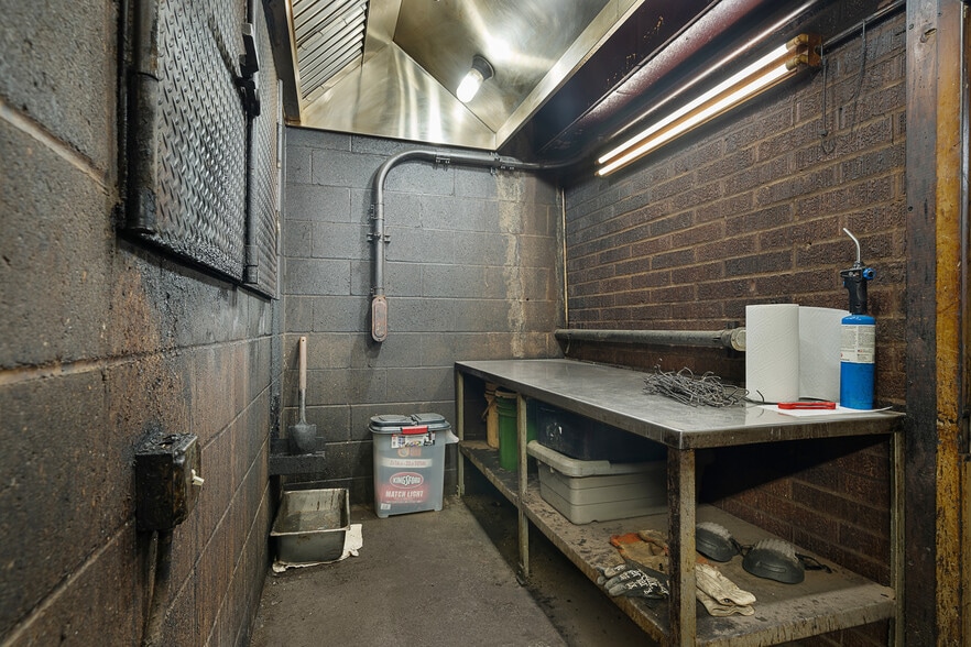 More Photos Of 2117 S 34th St, Kansas City Restaurant For Sale