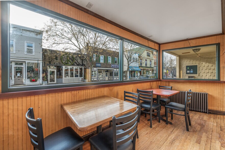 More Photos Of 30-32 Front St, Greenport Storefront Retail Residential For Sale