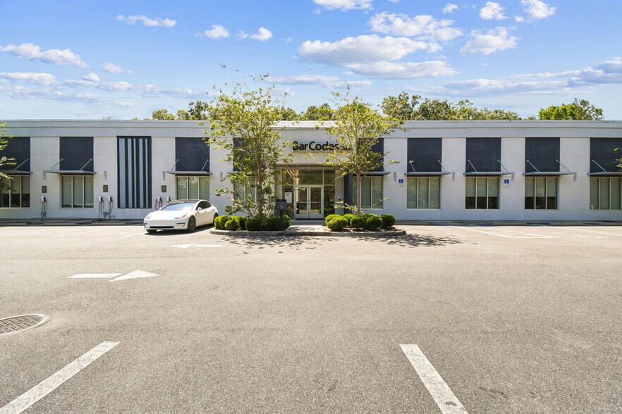 More Photos Of 924 Hale Ave, Brooksville Office For Sale