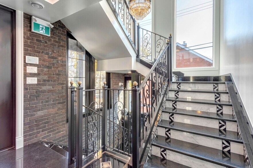 More Photos Of 11833 102 Ave NW, Edmonton Medical For Sale