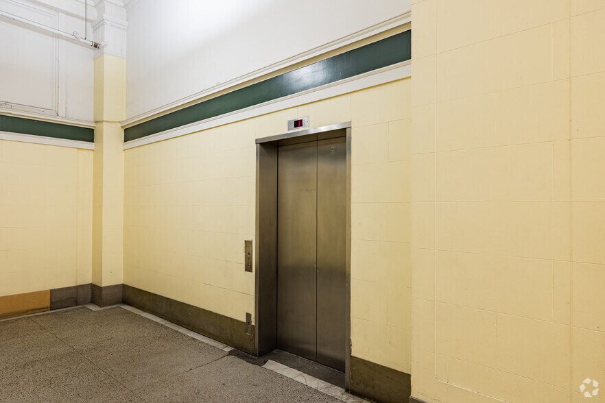 More Photos Of 350-390 Rue Sainte-Catherine O, Montréal Loft Creative Space For Lease